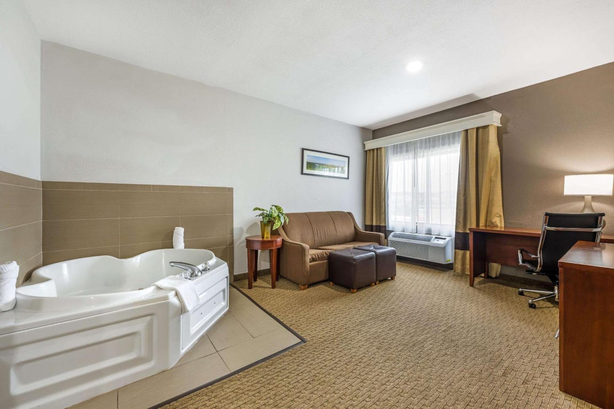 Comfort Suites Omaha East-Council Bluffs Extérieur photo